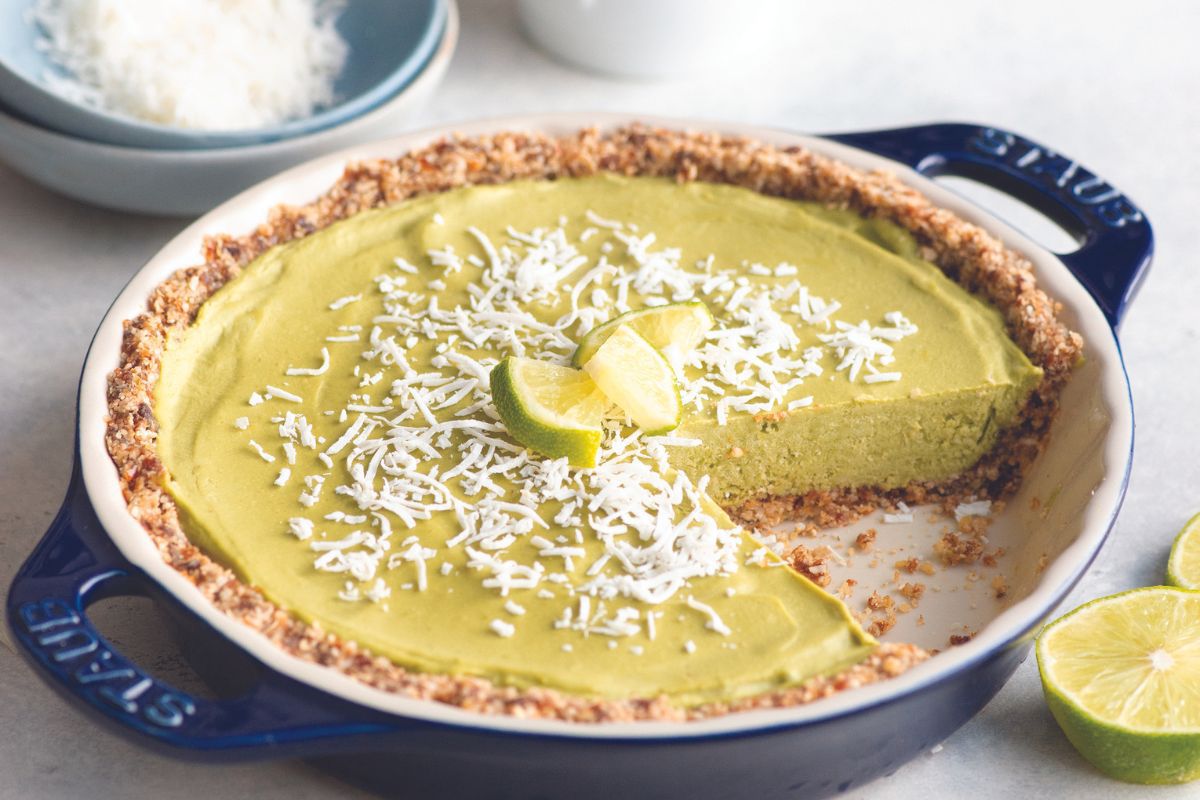 Tarta de limón verde y aguacate